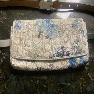 Calvin Klein Fanny pack floral in excellent condition worn once.